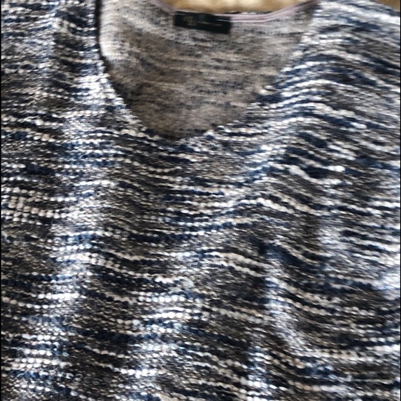 K LD Signature Ladies top pretty woven colors-blue, gray, white.Warm and comfy. - Picture 2 of 9